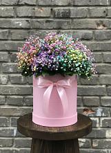 Цветочная композиция из Гипсофила и Розы в шляпной коробке в Яровом