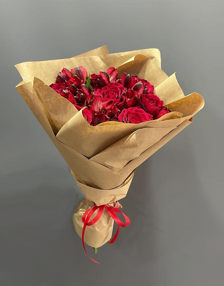 Букет цветов из: Альстромерии и Розы в Яровом