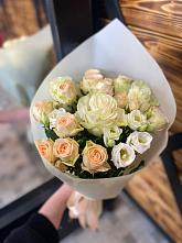 Букет цветов из:  Розы и Лизиантусы в Яровом