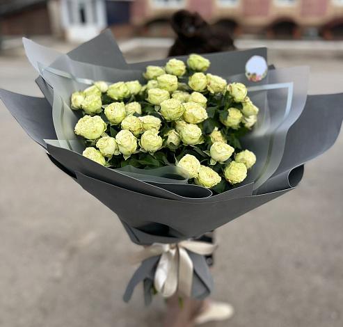 Букет Белые кустовые розы Солинеро в Яровом