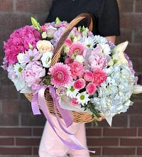 Композиция солнечный день в Яровом Цветочная композиция из Розы, Хризантемы, Пионы и Лизиантусы в корзине в Яровом