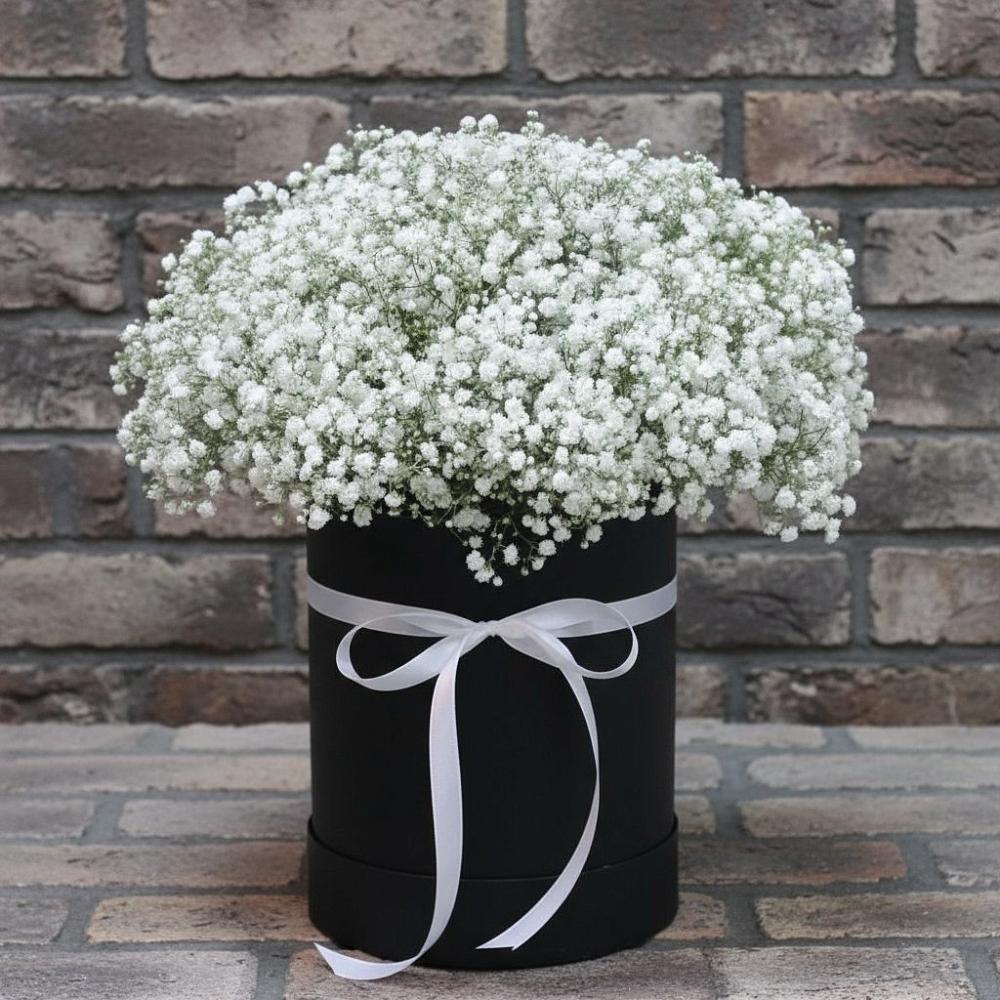 Цветочная композиция из Гипсофила в шляпной коробке в Яровом