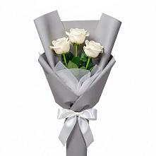 Букет 3 белые розы в Яровом