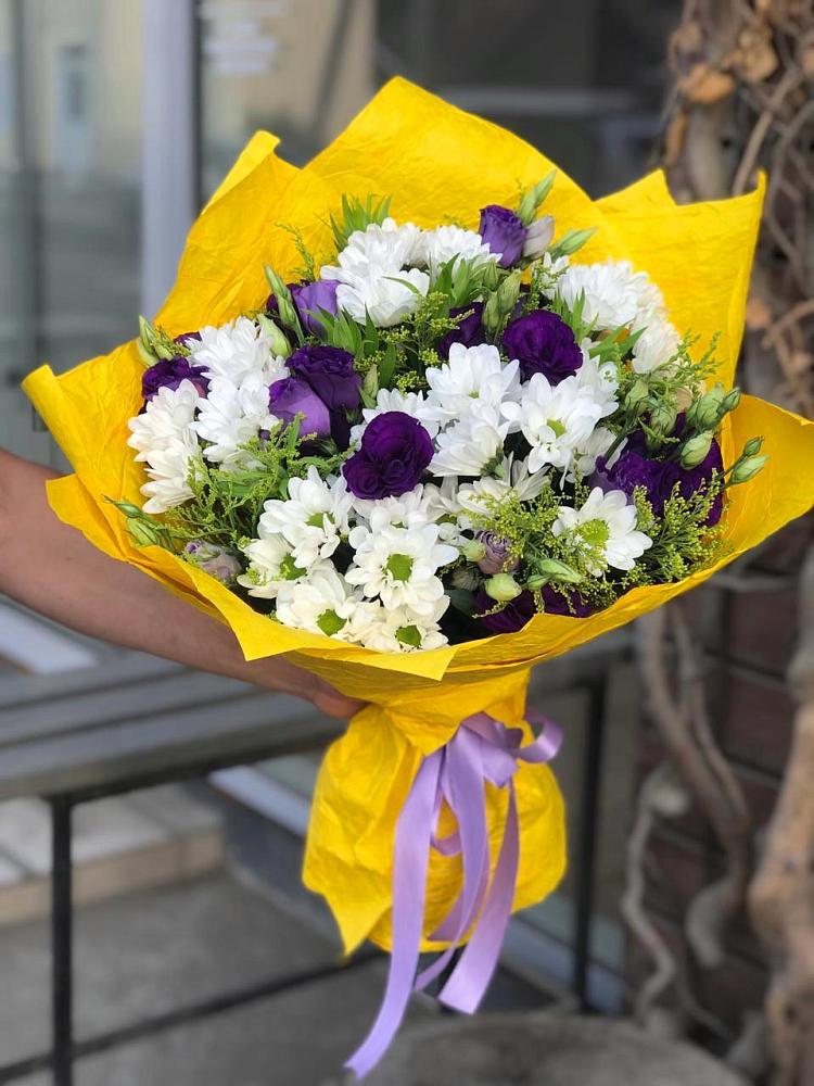 Букет цветов из: Ирисы, Хризантемы и Ромашки в Яровом