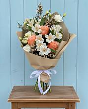 Букет цветов из:  Альстромерии, Лизиантусы, Розы и Хризантемы в Яровом