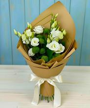 Букет цветов из:  Хризантемы и Лизиантусы в Яровом