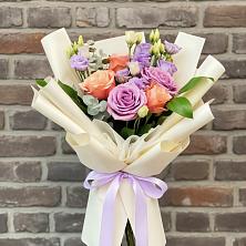 Букет цветов из:  Лизиантусы и Розы в Яровом