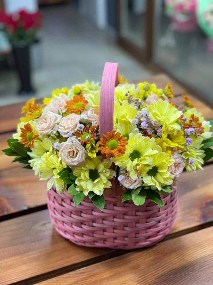 Цветочная композиция из Хризантемы и Розы в корзине в Яровом