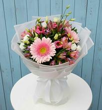 Букет цветов из:  Герберы, Альстромерии и Лизиантусы #REPLACE_PRED# Яровом