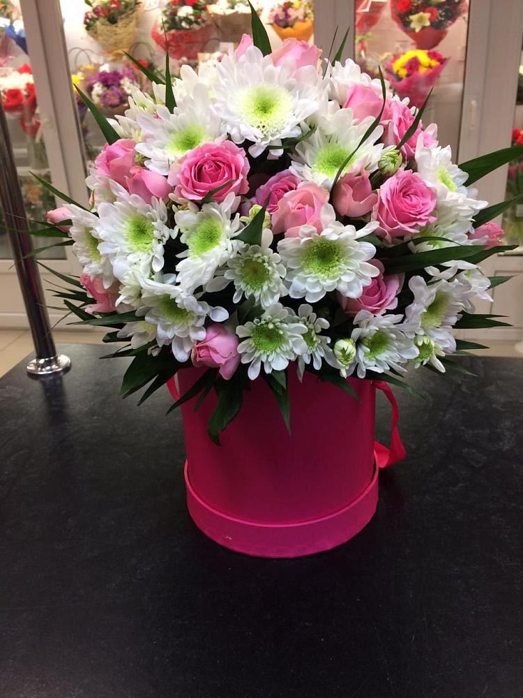 Цветочная композиция из Розы и Хризантемы в шляпной коробке в Яровом