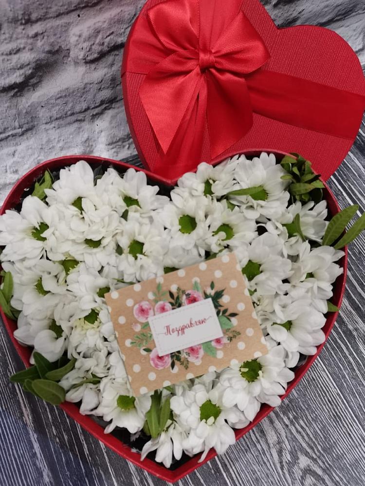 Цветочная композиция из Хризантемы в виде сердца в Яровом
