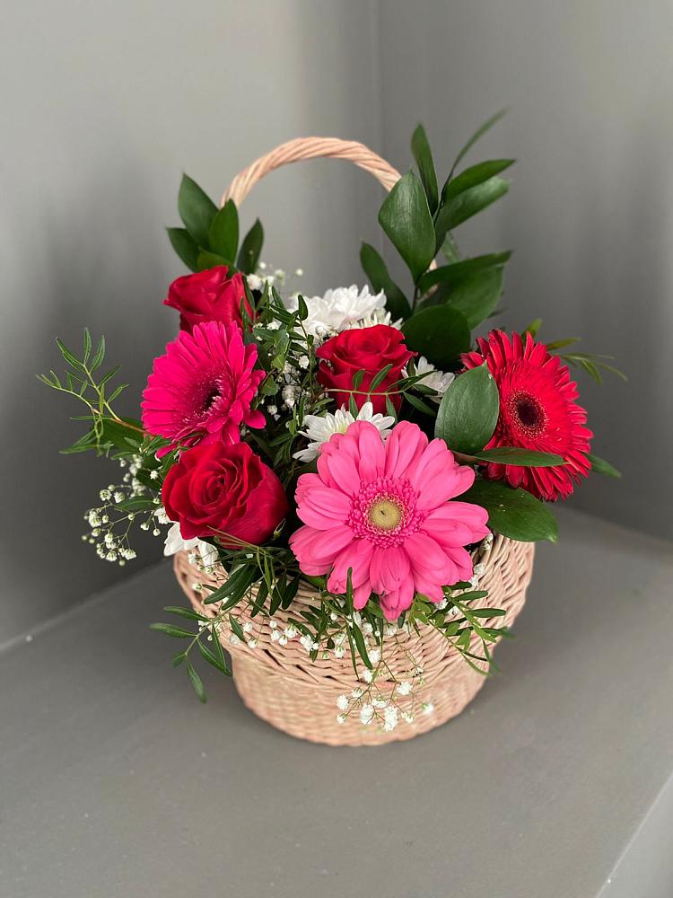 Цветочная композиция из Розы, Хризантемы и Герберы в корзине в Яровом