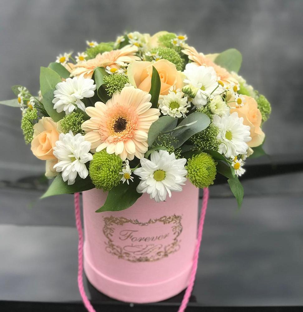 Цветочная композиция из Розы, Герберы и Хризантемы в шляпной коробке в Яровом