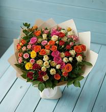 Букет Микс из разноцветных кустовых роз в Яровом